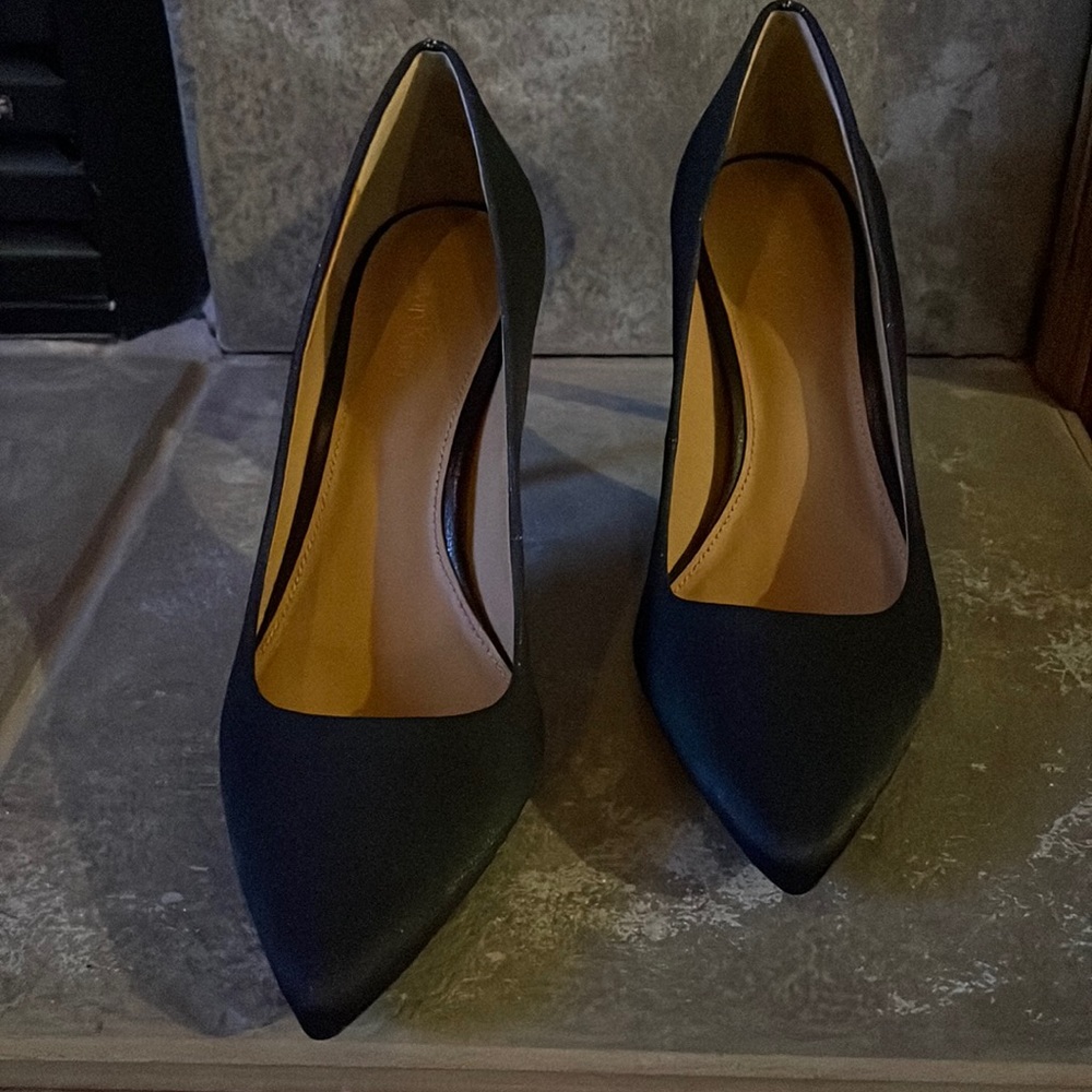 Calvin Klein Black pump